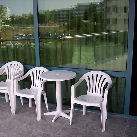 Veselinov - Different Locations In Apartamento